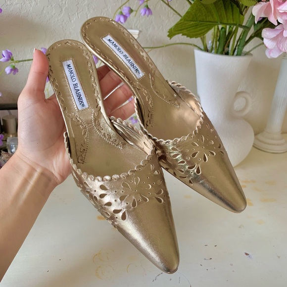 Vintage Manolo Blahnik Gold Metallic Eyelet Lace Pointed Toe Mule Heels - Picture 3 of 7
